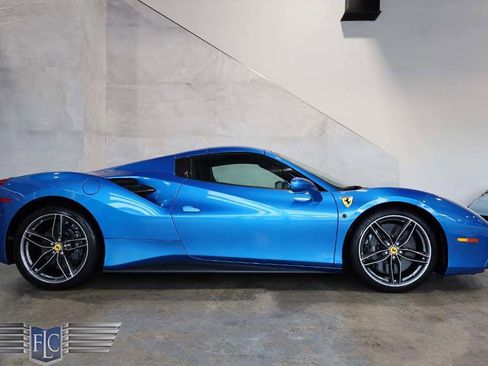 Used 2018 Ferrari 488 Spider image 16