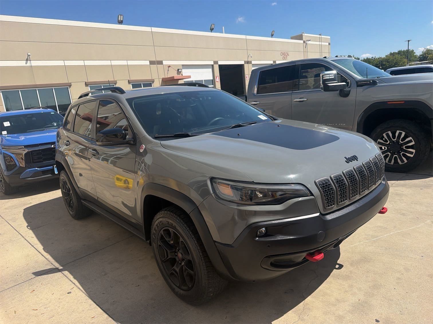 Used 2023 Jeep Cherokee Trailhawk w/ Sun & Sound Group AWD/4WD image 2