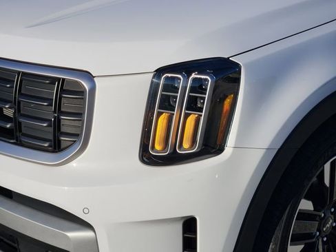 Used 2024 Kia Telluride SX w/ Towing Package image 7