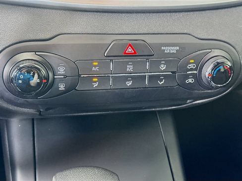 Used 2020 Kia Sorento LX FWD image 15