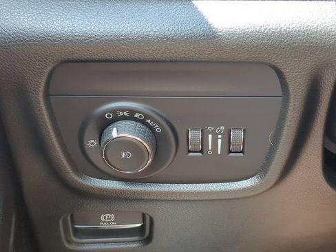 Used 2022 Jeep Grand Cherokee Summit RWD image 31