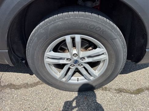 Used 2023 Ford Explorer XLT w/ Equipment Group 202A image 3