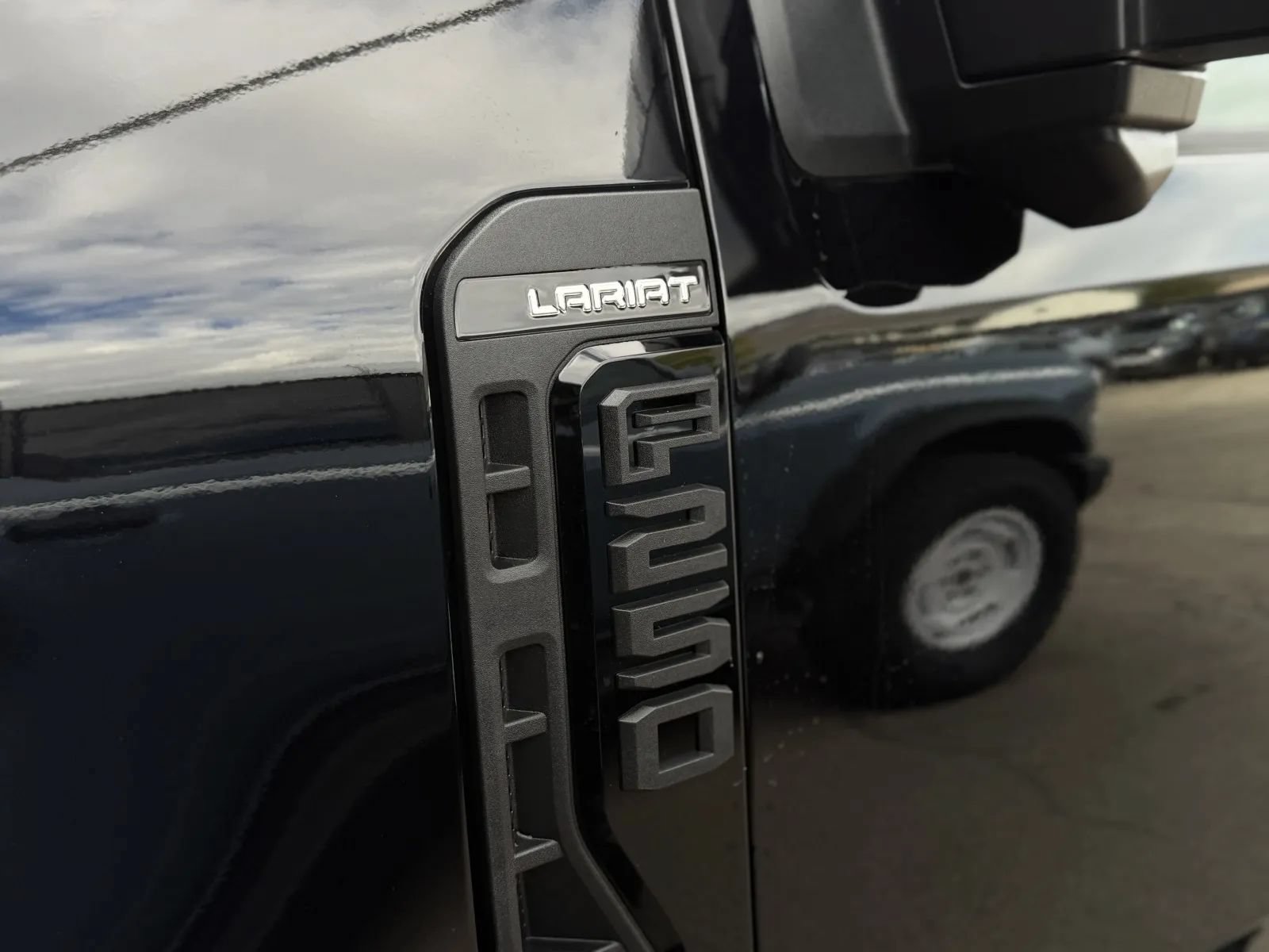 Used 2024 Ford F250 Lariat w/ Lariat Ultimate Package AWD/4WD image 45