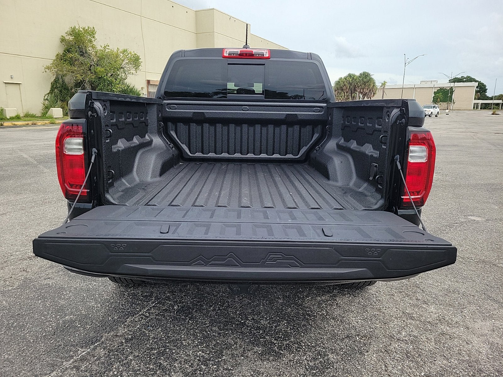 Used 2024 GMC Canyon AT4 w/ Technology Package AWD/4WD image 8