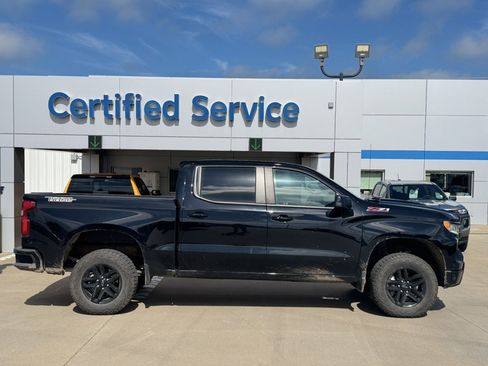 Used 2023 Chevrolet Silverado 1500 LT Trail Boss w/ Convenience Package II AWD/4WD image 2