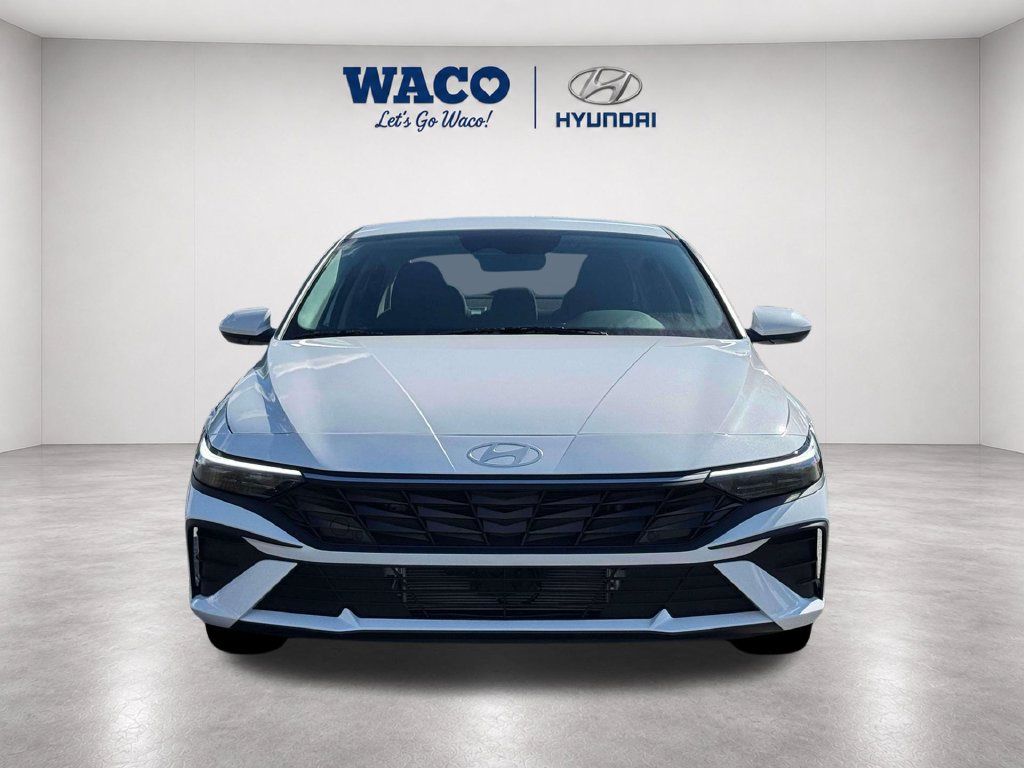Used 2026 Hyundai Elantra Hybrid FWD image 2