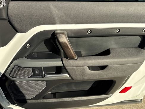 Used 2021 Land Rover Defender 90 X-Dynamic S image 19