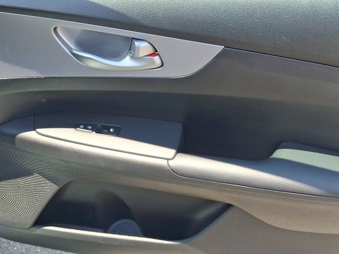 Used 2022 Kia Forte LXS FWD image 14