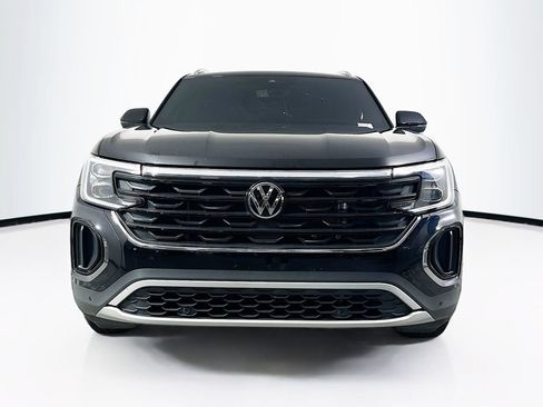 Used 2024 Volkswagen Atlas Cross Sport SE w/ Panoramic Sunroof Package FWD image 5