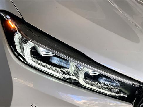 Used 2022 BMW 750i xDrive w/ Executive Package image 27