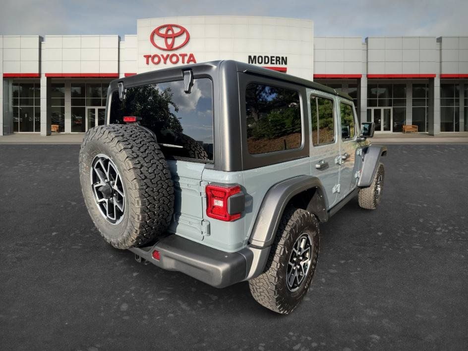 Used 2024 Jeep Wrangler Unlimited Rubicon w/ Capability Package AWD/4WD image 5