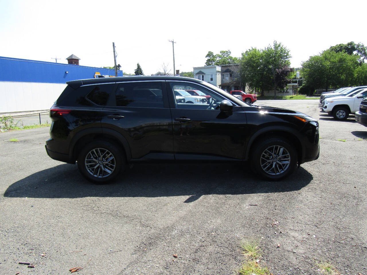 Used 2024 Nissan Rogue S AWD/4WD image 8