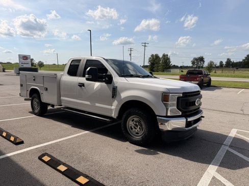 Used 2022 Ford F250 XL w/ Power Equipment Group RWD image 3