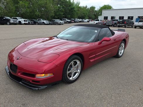 Used 2000 Chevrolet Corvette Convertible w/ Performance Handling Pkg image 4