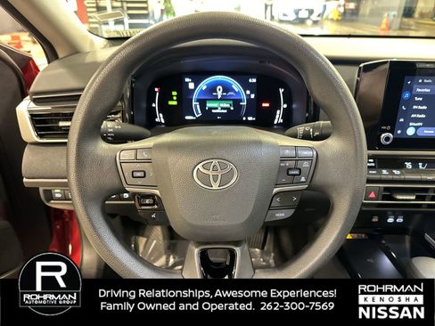 Used 2025 Toyota Camry LE image 11