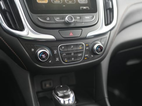 Used 2018 Chevrolet Equinox Premier image 15