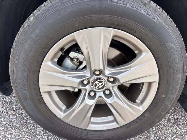 Used 2023 Toyota RAV4 XLE w/ Convenience Package FWD image 15
