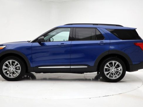 Used 2023 Ford Explorer XLT w/ Equipment Group 202A image 5