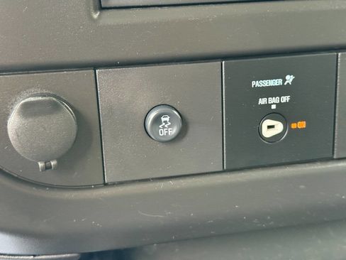 Used 2019 Chevrolet Express 3500 w/ Driver Convenience Package image 22