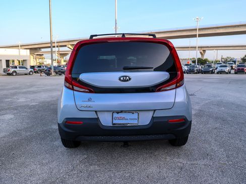 Used 2020 Kia Soul LX FWD image 8
