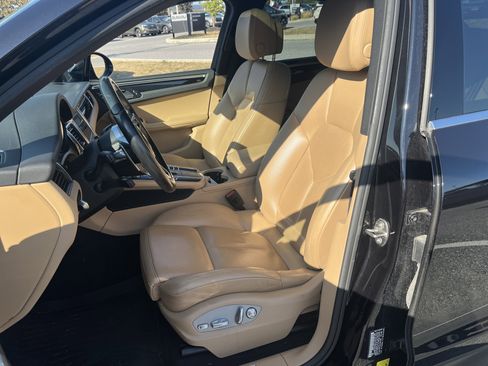 Used 2017 Porsche Macan S image 25