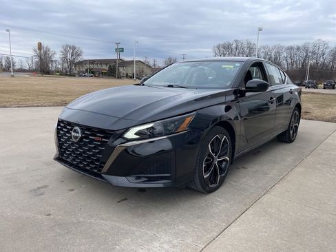 Used 2025 Nissan Altima 2.5 SR image 2