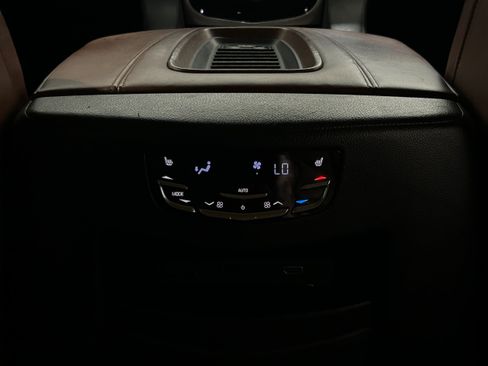 Used 2019 Cadillac Escalade ESV Luxury AWD/4WD image 33
