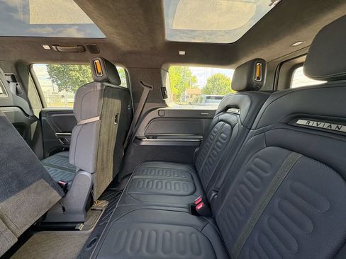 Used 2024 Rivian R1S Adventure AWD/4WD image 29