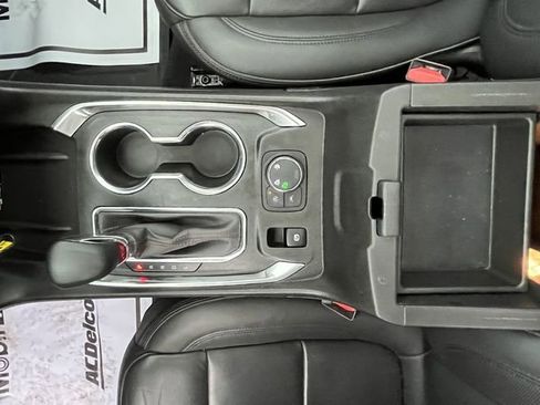 Used 2023 Chevrolet Traverse RS image 15