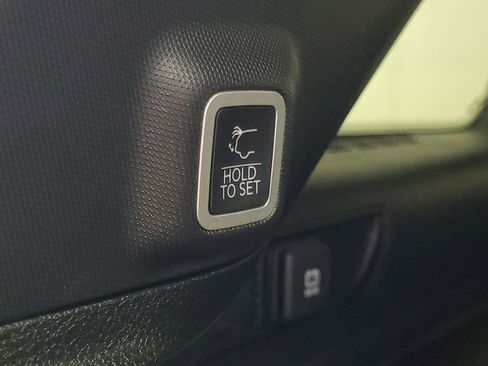 Used 2024 Jeep Grand Cherokee Limited w/ Luxury Tech Group II image 10