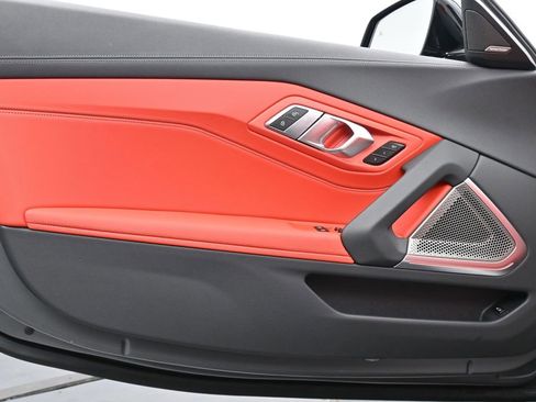 Used 2024 BMW Z4 M40i w/ Premium Package image 11