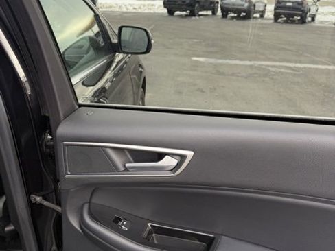 Used 2020 Ford Edge SEL w/ Convenience Package image 17