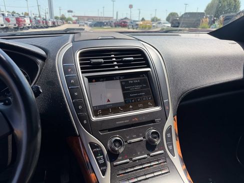 Used 2017 Lincoln MKX Reserve AWD/4WD image 19
