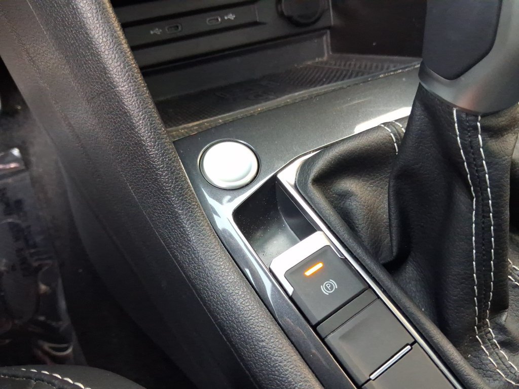 Certified 2024 Volkswagen Tiguan SE R-Line FWD image 29