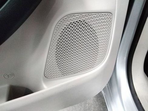 Used 2024 Chrysler Pacifica Touring-L image 32