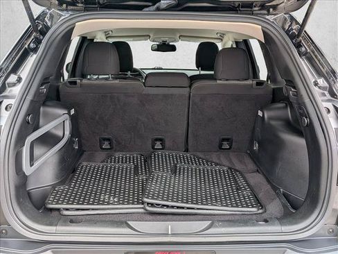 Used 2017 Jeep Cherokee Sport AWD/4WD image 7