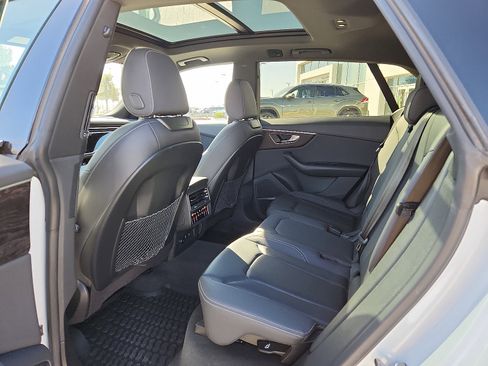 Used 2021 Audi Q8 Premium Plus w/ Premium Plus Package image 9