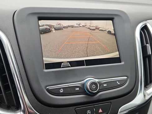 Used 2022 Chevrolet Equinox LS w/ LS Convenience Package image 17