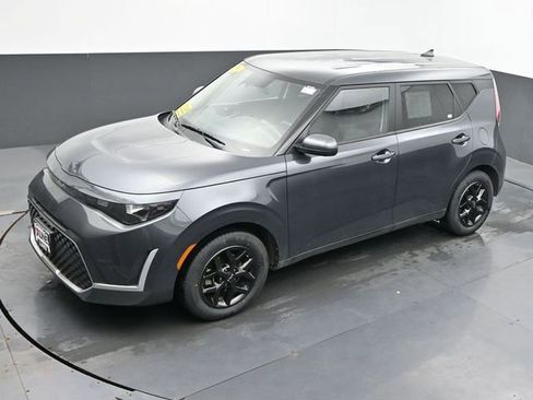 Used 2025 Kia Soul LX w/ LX Technology Package FWD image 15