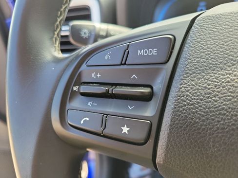 Used 2023 Hyundai Venue Limited FWD image 19