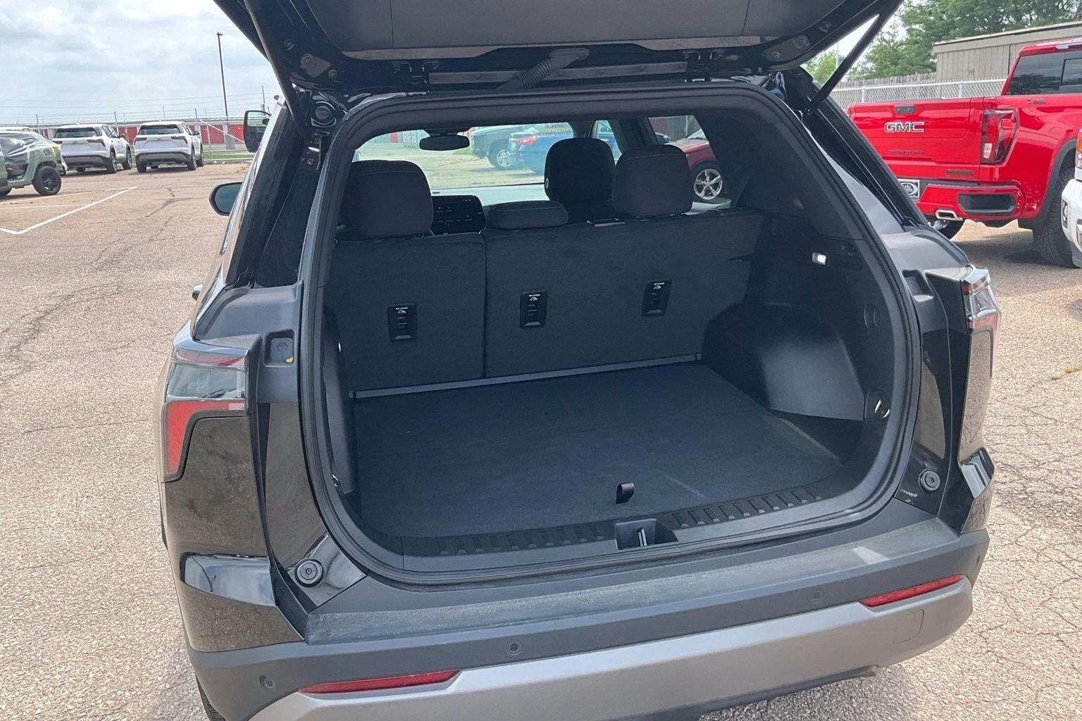 Used 2026 Chevrolet Equinox LT FWD image 4