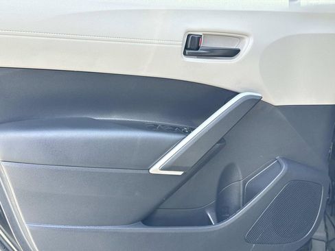 Used 2025 Toyota Corolla Cross L FWD image 17