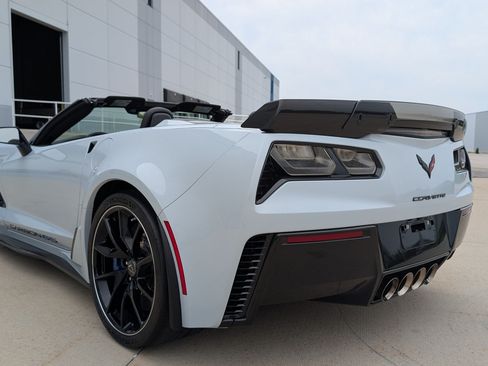 Used 2018 Chevrolet Corvette Z06 w/ Carbon 65 Edition RWD image 9