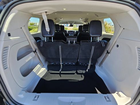 Used 2024 Chrysler Pacifica Touring-L FWD image 27