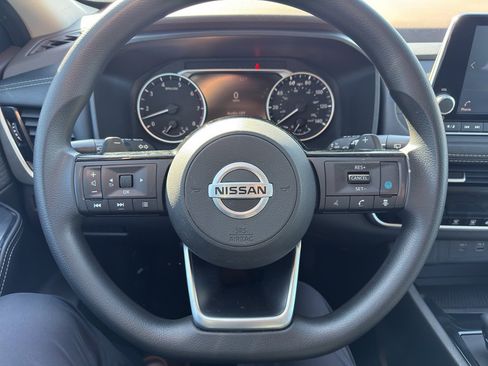 Used 2021 Nissan Rogue SV image 18