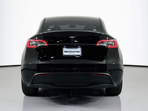 Used 2024 Tesla Model Y Long Range RWD image 3