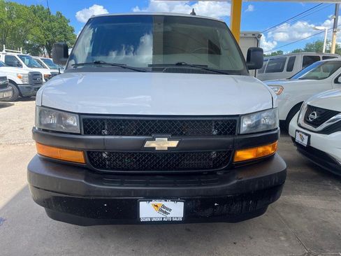Used 2018 Chevrolet Express 2500 RWD image 2