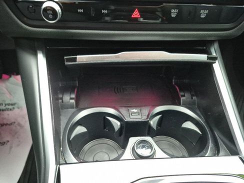 Used 2023 BMW 330i Sedan w/ Premium Package image 39