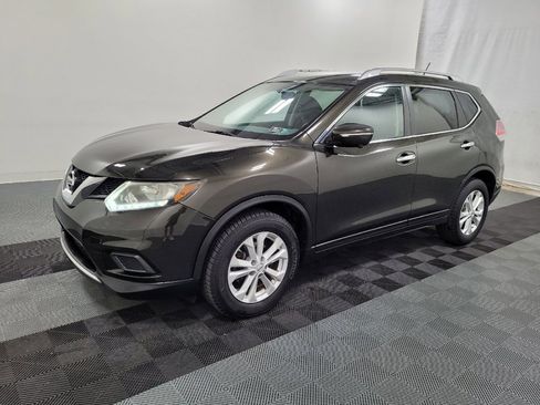 Used 2015 Nissan Rogue SV w/ SV Premium Package FWD image 2