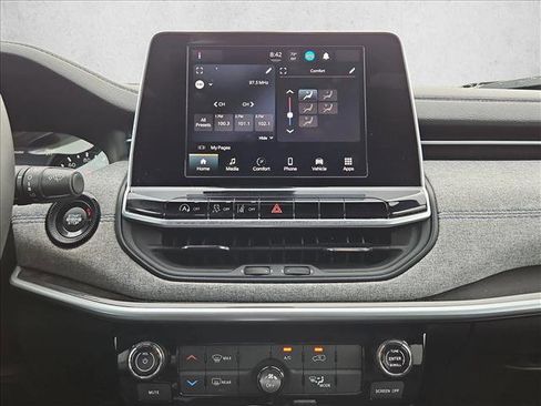 Used 2025 Jeep Compass Latitude image 14